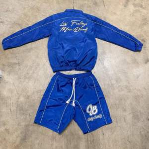 ชุดวอร์มกันลมผ้าไนลอนพิมพ์ลายแบบเรียบ น้ำหนักเบา ระบายอากาศได้ดี เป็นมิตรกับสิ่งแวดล้อม สะท้อนแสง 3 เมตร พร้อมโลโก้แบบกำหนดเองใหม่ - Product Image 3