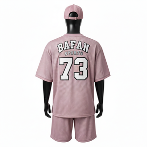 Conjunto de pantalones cortos de malla para hombre, duradero, de poliéster de 200 GSM, ligero, deportivo, con logotipo personalizado bordado. - Product Image 2