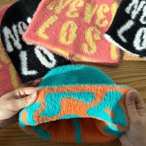 Gorro de invierno Mohair de algodón 100% personalizado, gorro Unisex cómodo, diseño Jacquard para adultos, patrón de dibujos animados para hombre y mujer - Product Image 6