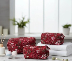 Juego de Maletas de Viaje Vintage de Capacidad Media, Duraderas, Resistentes al Agua, Ecológicas, Acolchadas y Hechas a Mano con Estampado Floral Rojo - Product Image 4