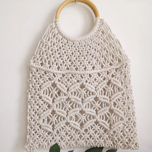 Bolso de Mano de Macramé con Nudo Geométrico, Hecho a Mano, Duradero, Plegable, Tamaño Personalizado con Asa de Madera - Product Image 1