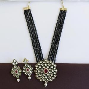 Ensemble de collier Kundan de perles vertes traditionnelles de créateur avec boucles d'oreilles pour femmes ensembles de bijoux de mode de mariage - Product Image 1
