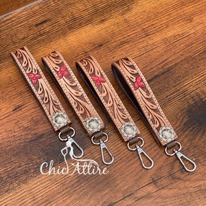 Luxe Nouvelle Arrivée Exclusif Rose Floral Design Métal Concho Main Usiné Cuir Poignet Porte-clés Cadeau Promotionnel pour Hommes et Femmes - Product Image 1