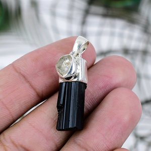 Pendentif tendance en tourmaline noire naturelle, cristal, argent sterling 925, certifié par un tiers, fait main, mode féminine - Product Image 1