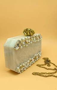 Pochette en résine à bas prix avec finition très brillante pochette en résine de conception moderne pour sac à main de mariée pochette en résine au design unique - Product Image 3