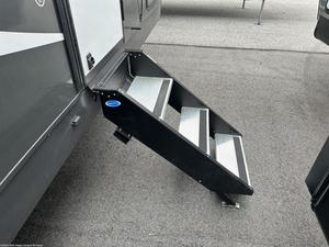 รถเทรลเลอร์เคลื่อนที่ได้สำหรับการเดินทางกลางแจ้งรถคาราวาน RV แคมป์ปิ้งสุดหรูพร้อมห้องครัวและเต็นท์ - Product Image 2