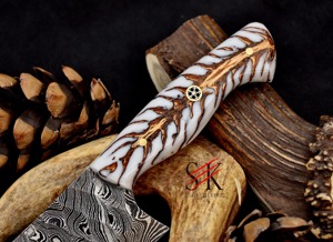 Cuchillo de chef de cocina profesional hecho a mano de acero de Damasco con mango de resina de alta calidad incluye cubierta. - Product Image 3