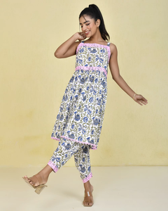 Robe en coton à fleurs vintage gracieuse avec tissu léger et silhouette de balançoire dos nu décontractée d'Inde - Product Image 3