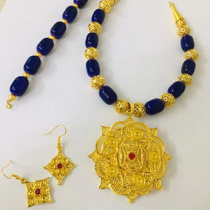 24K chapado en oro Dubai Vintage joyería de moda collar conjunto pendientes brazaletes peines broches Material de cobre aniversario clásico - Product Image 1