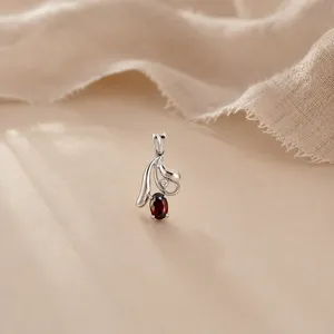 Pendentif ovale en grenat plaqué rhodium or rose - Product Image 3