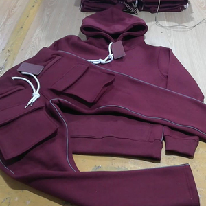 Pantalon de survêtement et pull à capuche avec poches cargo réfléchissantes personnalisées pour hommes les plus vendus survêtements en coton avec lettres brodées OEM - Product Image 4
