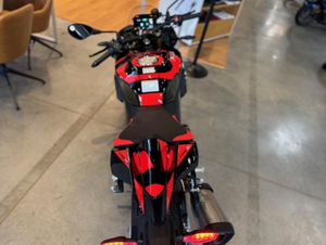 2026 Enchères abordables Tuono V4 Factory 1100 660 659cc 105HP 77.2kW 10,400rpm 6 vitesses Moto/Scooter Contactez-nous maintenant - Product Image 4