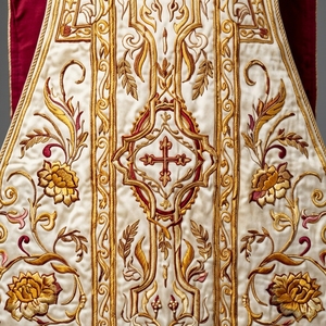 Casulla Romana Tradicional con Bordado a Mano en Hilo Dorado, Vestimenta Sacerdotal Católica, Túnica de Misa para Clérigos, Conjunto de 5 Piezas - Product Image 4