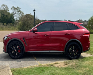 รถ Jaguar F-Pace SVR ปี 2020 สภาพดีเยี่ยม เครื่องยนต์ V8 ซูเปอร์ชาร์จ 550 แรงม้า ระบบขับเคลื่อนสี่ล้อ (AWD) - พร้อมส่งมอบ - Product Image 1