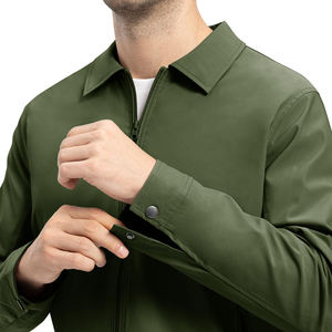 Chaqueta Cortavientos Personalizada con Cuello Alto y Tejido Resistente al Agua, Diseño Cómodo de Corte Regular para Hombre - Product Image 2
