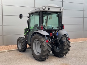 Tractor Agrícola Compacto DEUTZ-FAHR 3050 de 51HP con Tracción en las 4 Ruedas - Tractor Diésel para Granja, Huerto y Uso General - Product Image 6