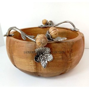 Bol en bois avec design en métal doré parfait pour une vie respectueuse de l'environnement tout en ajoutant une touche rustique à toute salle à manger - Product Image 4