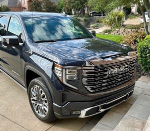 Más Vendidos para 2024: G.M.C. Sierra 1500 Denali Ultimate Crew Cab, Tracción en las Cuatro Ruedas, Automático, Asientos de Cuero, R18 - Product Image 1