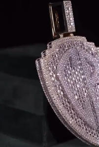 จี้เพชรโมอิสซาไนต์ VVS ระยิบระยับแบบ Iced Out ตัวอักษรสั่งทำพิเศษ เงินแท้ 925 ดีไซน์หรูหราสำหรับทุกเพศ เหมาะสำหรับใส่ทุกวัน - Product Image 6