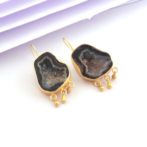 เสน่ห์ทองขนาดเล็กพร้อมคริสตัลสีดําธรรมชาติ geode ต่างหูห้อยดรูซี่เคลือบเคลือบทองสําหรับสุภาพสตรีต่างหูตะขอ - Product Image 3