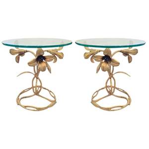 Table basse élégante en aluminium de conception florale avec le dessus en verre approprié aux intérieurs de salon et aux buts décoratifs - Product Image 5