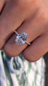 แหวนหมั้นเพชรรูปวงรีสุดหรูสำหรับผู้หญิงแหวนหมั้นแบบคลัสเตอร์แนววินเทจสำหรับ18kt สีทองพร้อมใบรับรอง IGI - Product Image 5