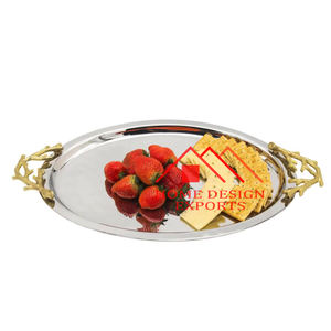 Plateau de service de forme ovale en acier inoxydable avec poignée en laiton pour la décoration de centres de table. - Product Image 1