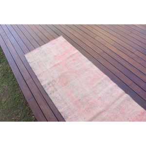 Tapis turc vintage 2,3x8,9 pieds, tapis oriental en laine rose - Product Image 3