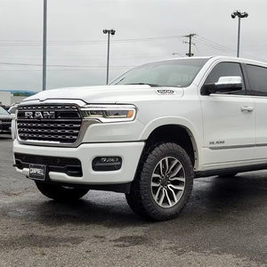 RAM 1500 Limited 2025 d'occasion en excellent état avec peu de kilomètres, disponible à la vente - Product Image 1