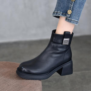 Bottines Western en Cuir pour Femme à Talon Carré, Broderies Style Cowboy, Bottines à Talon Chaton Tendance pour Femme - Product Image 3