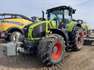 รถแทรกเตอร์ CLAAS AXION 940 220 แรงม้า ขับเคลื่อน 4 ล้อ ระบบเกียร์ พร้อมอายุการใช้งานยาวนานสำหรับการใช้งานในฟาร์ม - Product Image 6