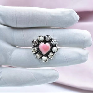 Anillo ajustable de plata de ley de caballo salvaje de ópalo Rosa hecho a mano para mujer - Product Image 1