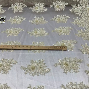 Napperon perlé Chargeur rond fait à la main pour salle à manger de luxe et décor de vacances Pièce unique perlé à la main, napperon, pendaison de crémaillère - Product Image 1