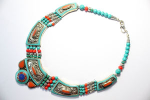 สร้อยคอจี้เงินทิเบตประดับลูกปัดและพลอยปะการังสำหรับงานหมั้น งานแต่งงาน และวันครบรอบ - Product Image 3