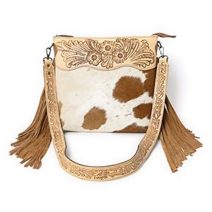 Bolso Bandolera de Cuero Vacuno Hecho a Mano para Mujer con Flecos de Gamuza y Tallado Floral - Product Image 1