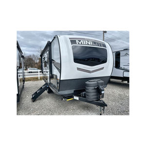 Mini caravane 4x4 avec suspension indépendante, capacité de 4 personnes, caravane de voyage compacte et moderne pour les aventures en plein air - Product Image 3