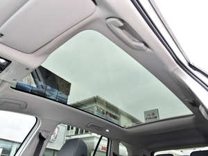 รถยนต์ไฟฟ้ามือสอง ปี 2025 MN==ID6 คุณภาพสูง ระยะทางวิ่ง 201-300 กม. มอเตอร์ 120 กิโลวัตต์ แบตเตอรี่ 50-70 กิโลวัตต์ชั่วโมง - Product Image 6