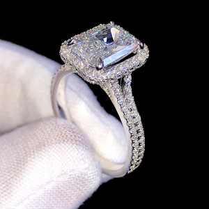 Bague de fiançailles Moissanite coupe radiante pour femme en argent sterling 925 serti de halo VVS diamant plaqué or bijoux de mariage - Product Image 2