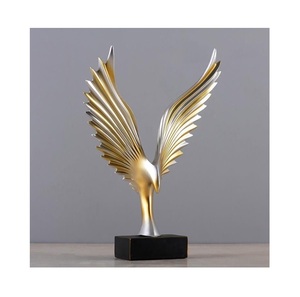 Sculpture moderne en aluminium moulé développée comme un accent artistique sophistiqué pour les environnements intérieurs cadrés - Product Image 1