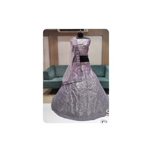 Lehenga de mariée en velours exquis en Bourgogne profond avec broderie détaillée et Dupatta assorti - Product Image 2