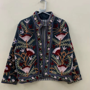เสื้อแจ็กเก็ตสั้นผ้ากำมะหยี่ปักลายดอกไม้สไตล์โบฮีเมียนสำหรับผู้หญิง - Product Image 1