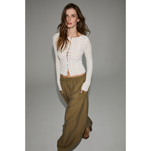 GRIMELANGE ENGLOR Blusa de encaje con detalle de botones y tela de encaje suave y elástica para mujer - Product Image 4