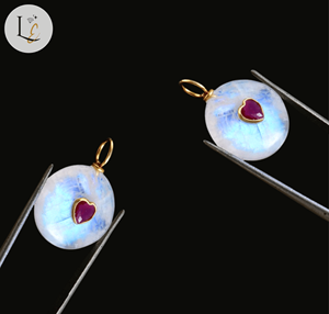 Colgante de Piedra Lunar Arcoíris Natural con Incrustaciones en Forma de Corazón, Hecho a Mano en Plata de Ley 925, Colgantes Finos al por Mayor - Product Image 3