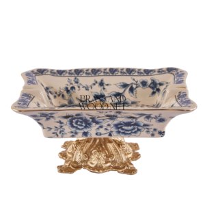 Cendrier antique en laiton corps en porcelaine avec motif floral bleu base ornée d'or accessoire de collection décoratif de luxe - Product Image 1