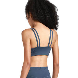Soutien-gorge de sport pour femmes grande taille, léger, best-seller, logo frontal, haute élasticité, sans couture, vêtements de sport de fitness, fabriqué au Pakistan - Product Image 4