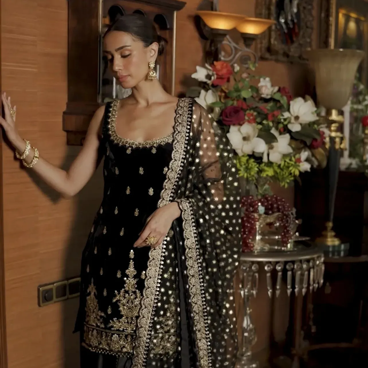 भारतीय आपूर्तिकर्ता पाकिस्तानी से महिलाओं के लिए भारी कढ़ाई वाला नया संग्रह मखमली कढ़ाई सलवार कमीज सूट