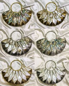 Bridal Fashion femmes embrayage en blanc couleur résine art marbre look design époxy dames sac boîte sac à main fait à la main donne un look classique - Product Image 6