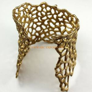 Vente en gros de ronds de serviette en métal plaqué or dernier modèle classique best-seller ronds de serviette fantaisie décoratifs en métal de table à vendre - Product Image 2