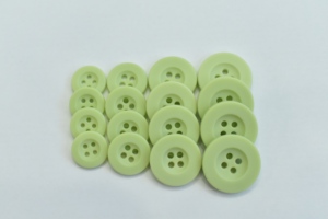 Boutons de couture en résine TPE écologiques de luxe, ronds, vintage, à 4 trous, de différentes couleurs, pour t-shirt, manteau, bouton plat en résine - Product Image 3