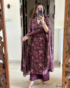 Top venta de moda de lujo con estampado floral cuello en V diario y fiesta de oficina especial nuevo algodón indio Kurti para mujeres precio bajo - Product Image 3